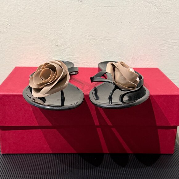 Valentino Garavani Atelier Floral Print Sandal | Black sandals beige rose - Picture 1 of 9